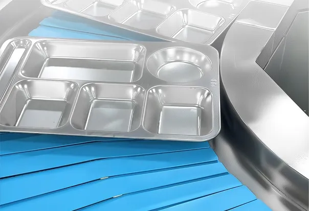 Transportador de retorno de bandejas comerciales